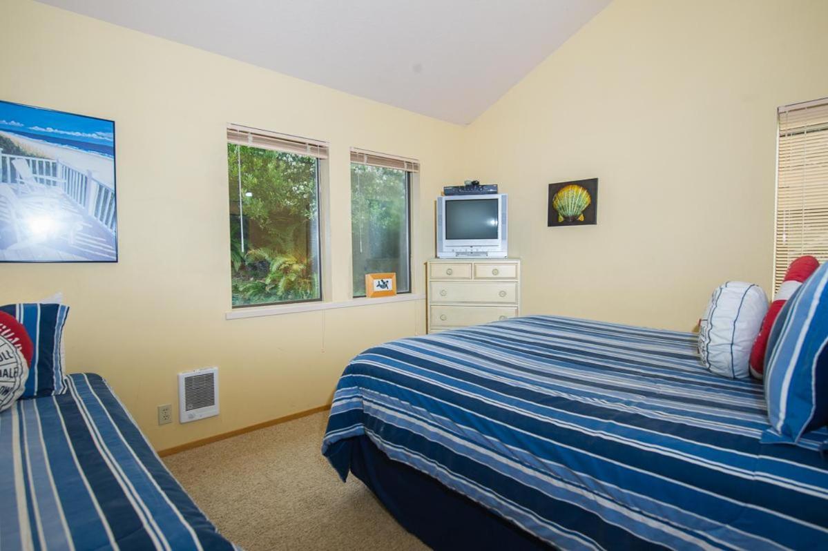 Calypso Villa Lincoln City Bagian luar foto